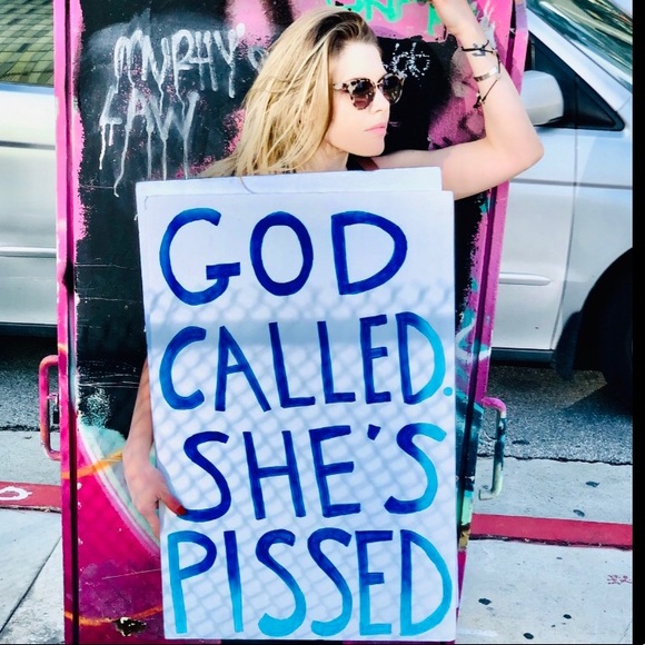 MEET YOUR POSHER💜 - Picture 1 of 4